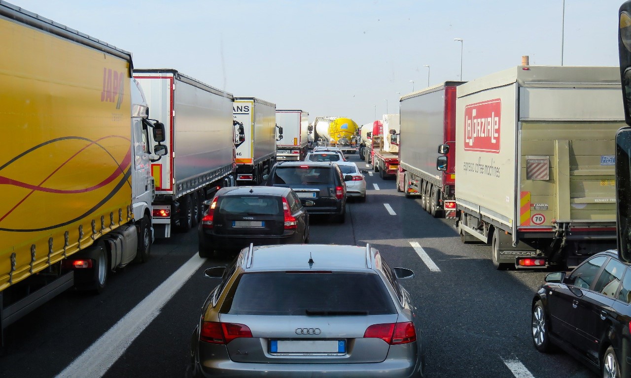 Stau Autobahn_skaliert.jpg